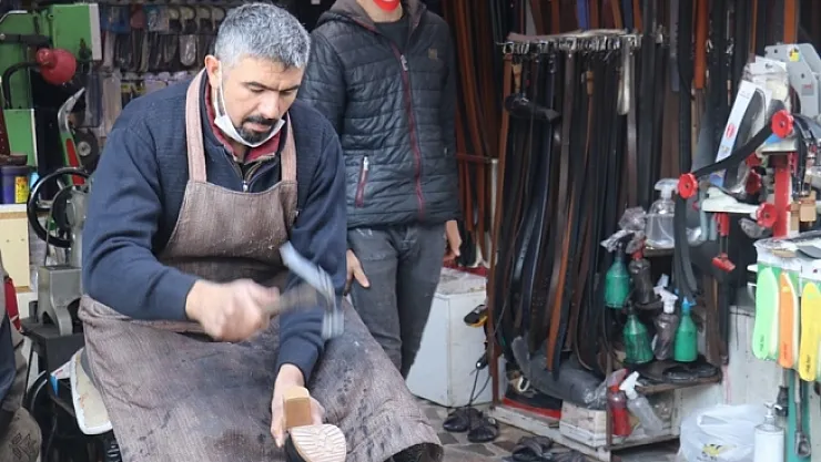 &quotAyakkabınızı dezenfekte etmeden eve almayın&quot