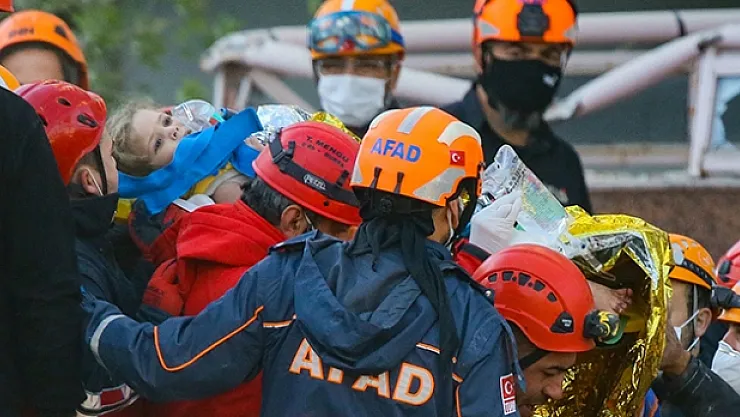 Minik Ayda 91 saat sonra enkaz altından çıkartıldı