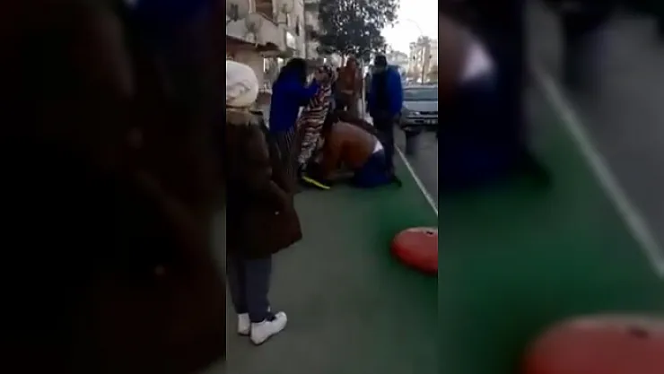 Deprem anında panikleyen kadın kendini balkondan attı!