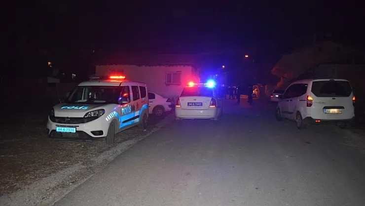 Komşular arasında pompalı tüfekli saldırı! Saçma araca isabet etti