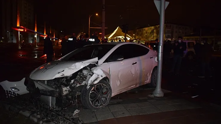 Malatya'da polis şüpheli kovalamacası kazayla bitti: 1 yaralı