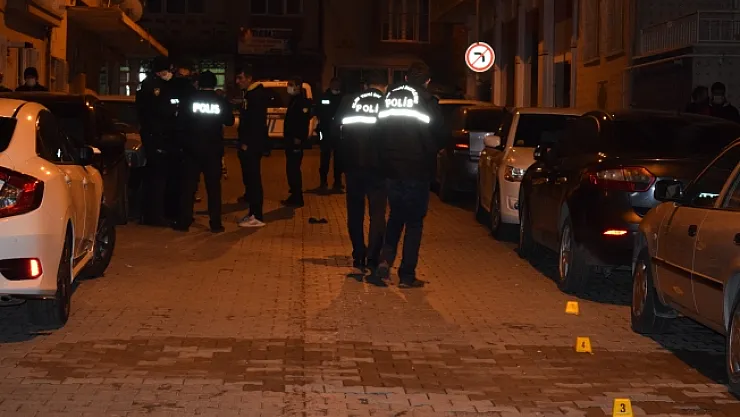 Husumetli aileler barışmak için bir araya geldi, kavga çıktı... 3 yaralı