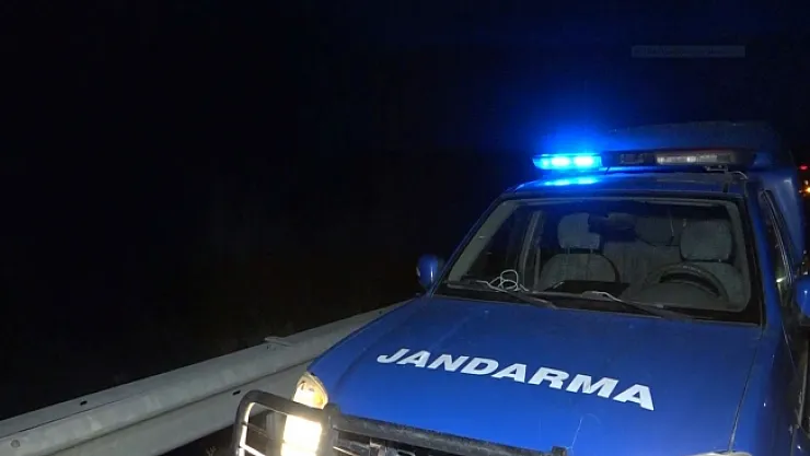 Kar temizlerken çatıdan düşerek hayatını kaybetti