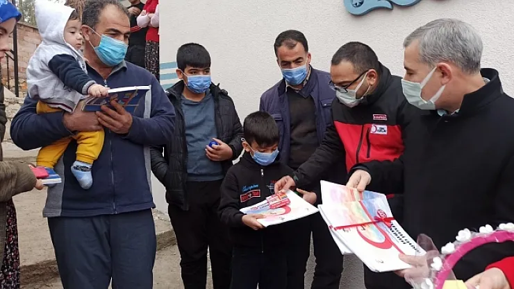 Kısıtlamada evdeki çocuklar unutulmadı