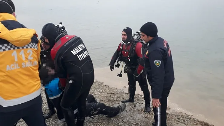 Malatya'da gölete açılan tekne alabora oldu! 1 kişinin cansız bedenine ulaşıldı