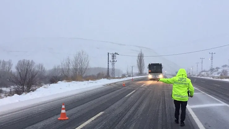 Malatya-Kayseri karayolu TIRların geçişine kapatıldı