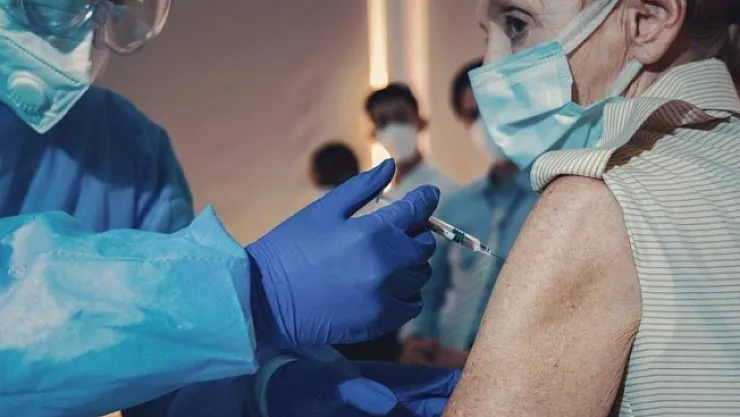 Malatya'da 90 yaş ve üzeri aşılanmaya başladı