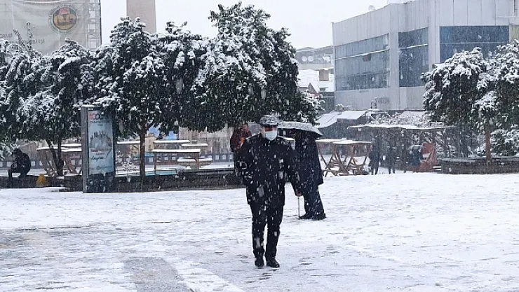 Malatya'da kar yağışı etkili oluyor