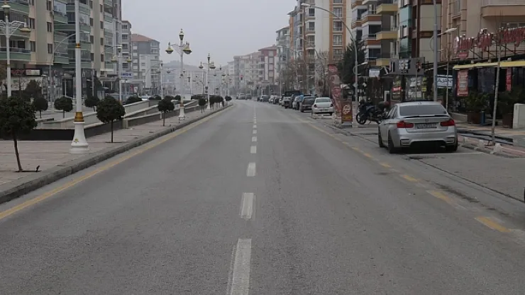 Malatya'da yeni yılın ilk günü sakin geçti! Cadde ve sokaklar boş...