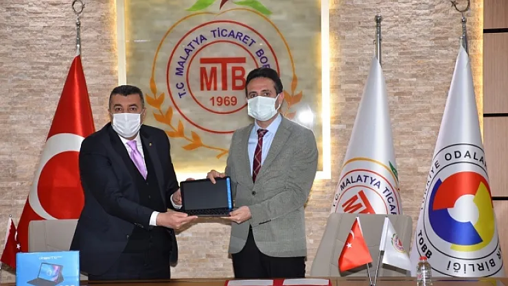 TOBB'dan öğrencilere tablet desteği! Tabletler teslim edildi...