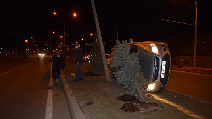 Refüje çarpan otomobil takla attı: 1 yaralı