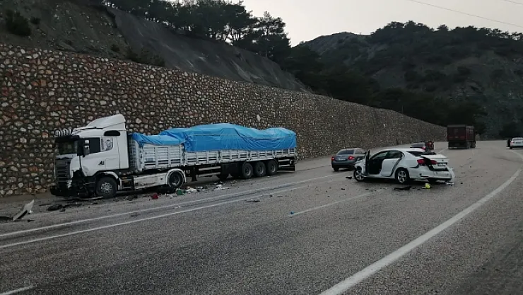 Malatya'da otomobil ile tır çarpıştı: 2 ağır yaralı!