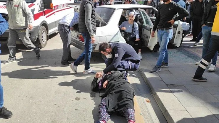 Otomobil ile motosiklet çarpıştı: 3 yaralı