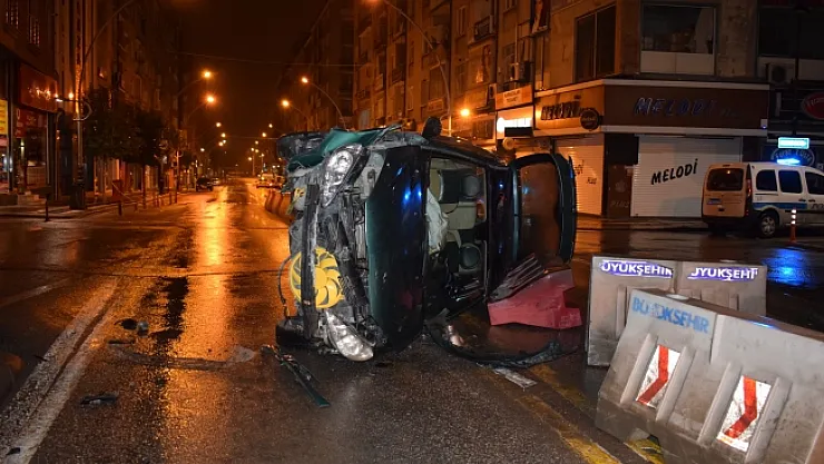 Yan yatan otomobilden burnu bile kanamadan çıktı