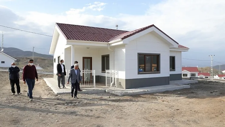 Bulutlu'daki deprem evlerinin geçici kabulü yapıldı