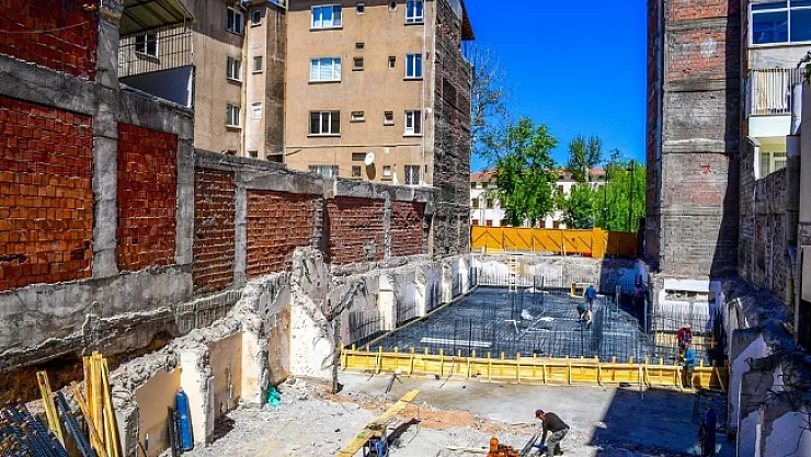 Eski özel idare binası alanında yapılacak olan iş merkezi çalışmaları başladı