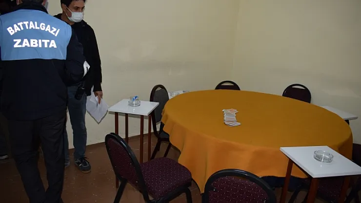 Malatya'da kumarhaneye çevrilen ofise baskın! 9 kişiye ceza!