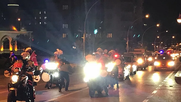 Polislerden coşkulu 23 Nisan konvoyu