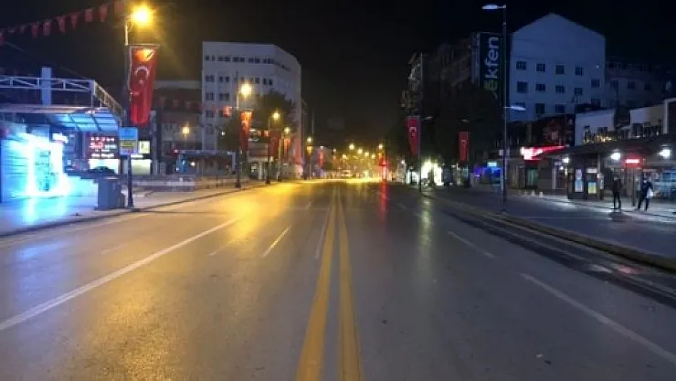 Sokağa çıkma kısıtlaması başladı! Polis uayrı üstüne uyarı yaptı!