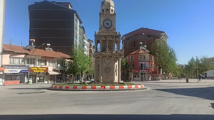 Sokağa çıkma kısıtlamasında caddeler boş