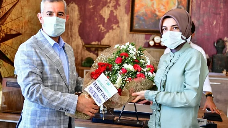 Başkan Çınar, nöbetçi eczaneleri ziyaret etti