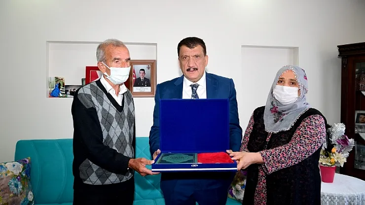 Başkan Gürkan'dan şehit ailelerine ziyaret