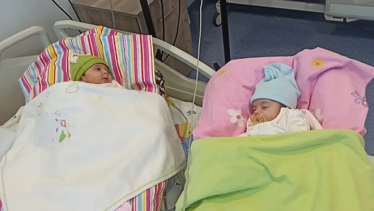 Çifte bayram… Minik Aslı ve Nazlı annesine kavuştu