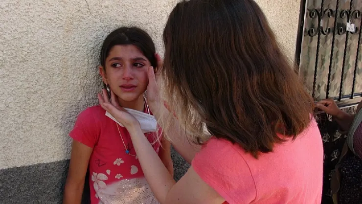 Evinin yanışını gözyaşı içerisinde izledi