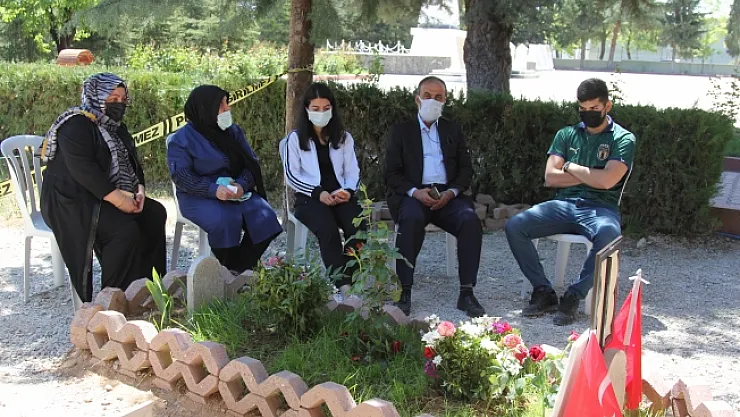 Gara Şehidinin şehitlikte ilk bayramı... &quot6 yıldır bayramımız yoktur"