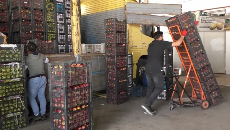 Hal esnafı zorda! Tonlarca ürün halde esnafın elinde kaldı