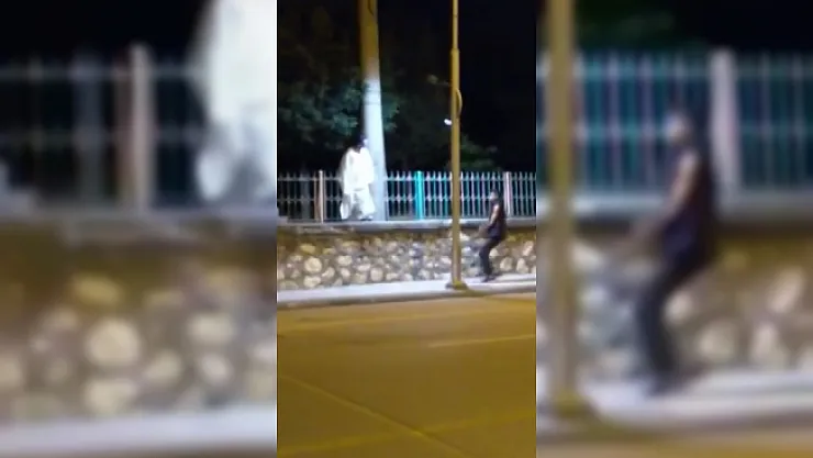 Mezarlıkta 'beyaz çarşaf' şakası