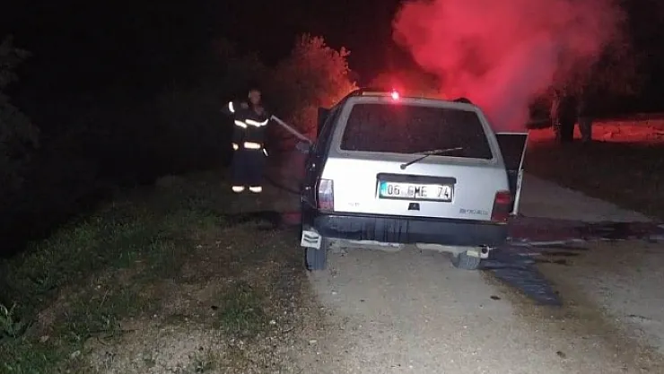 Seyir halindeki otomobil yandı
