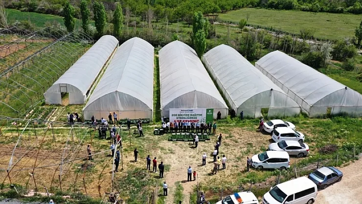 Yeşilyurt Belediyesi, 200 bin fideyi ücretsiz olarak çiftçilerle buluşturuyor
