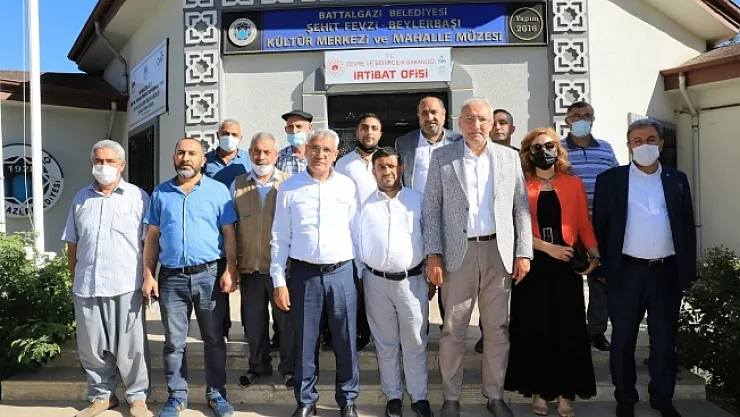 Başkan Güder deprem konutlarını inceledi