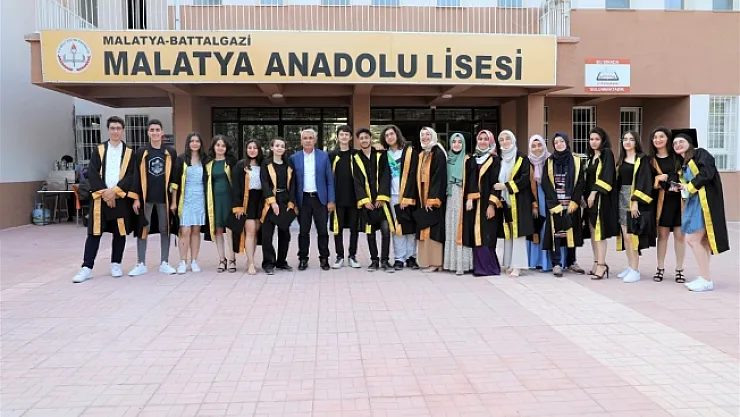 Güder, öğrencilerin heyecanına ortak oldu