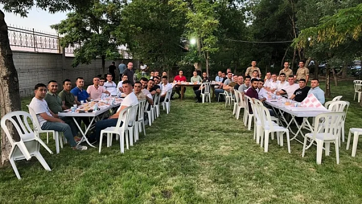 Jandarma'dan veda yemeği! Tayini çıkan personellerle vedalaşıldı…