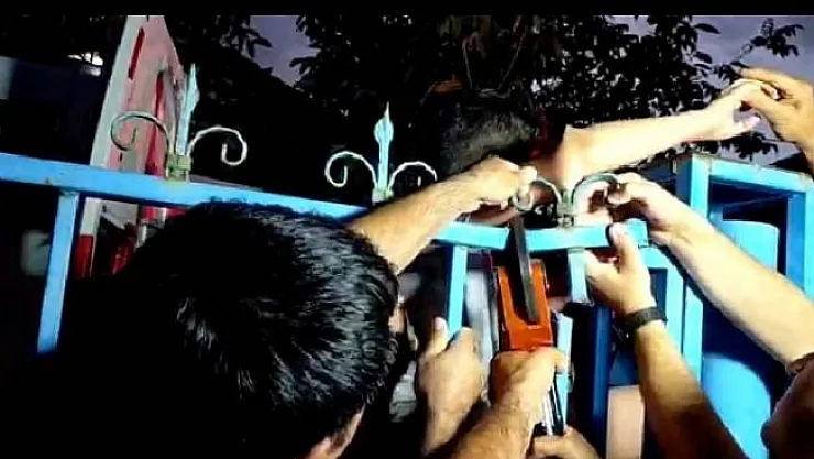 Malatya'da kan donduran olay! 10 yaşındaki çocuğun koluna demir korkuluk saplandı