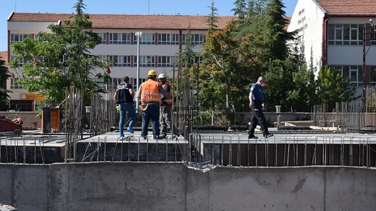 Okul inşaatından düşen işçi yaralandı