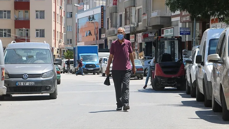 Sokak sokak geziyor, çalınan aracını arıyor...