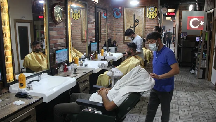 Berber ve kuaförlerde bayram yoğunluğu