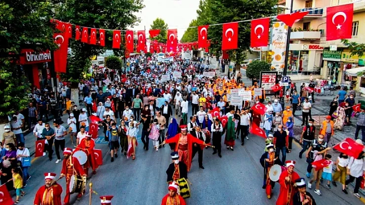Kayısı Festivali'nde kortej yürüyüşüne yoğun ilgi