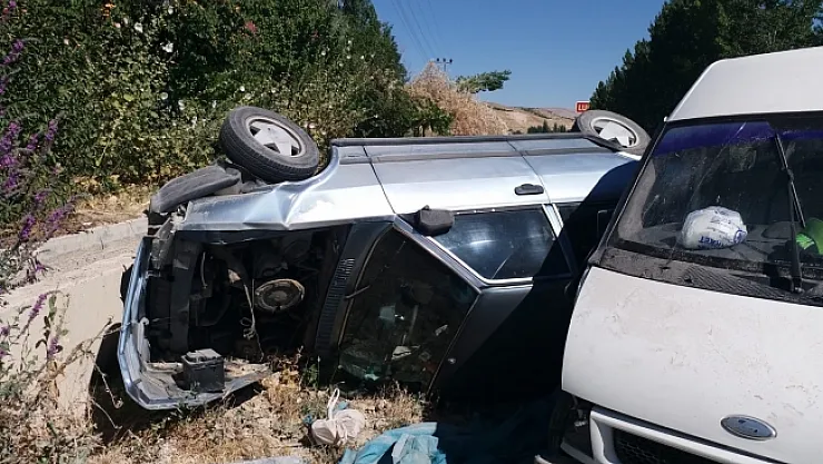 Malatya'da iki araç çarpıştı: 12 yaralı