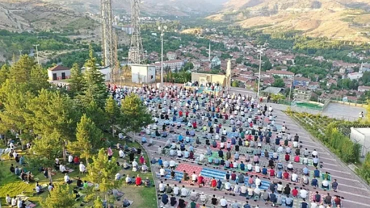 Yeşilyurt'ta da bayram namazı heyecanı yaşandı