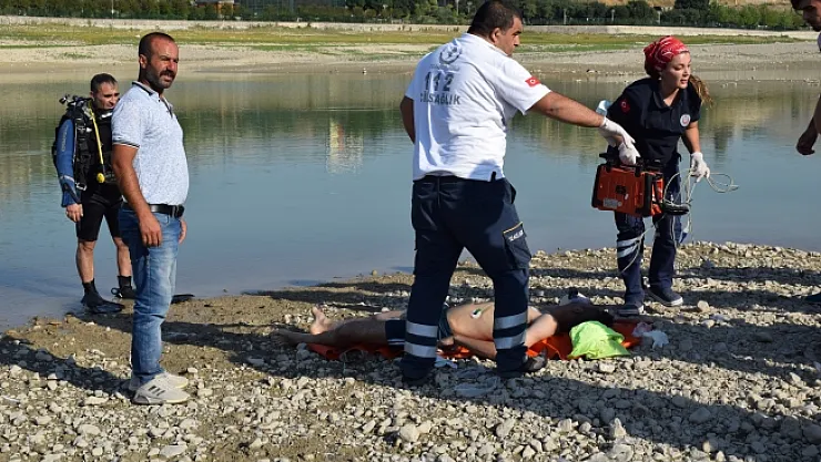 19 yaşındaki genç serinlemek için girdiği gölette boğuldu