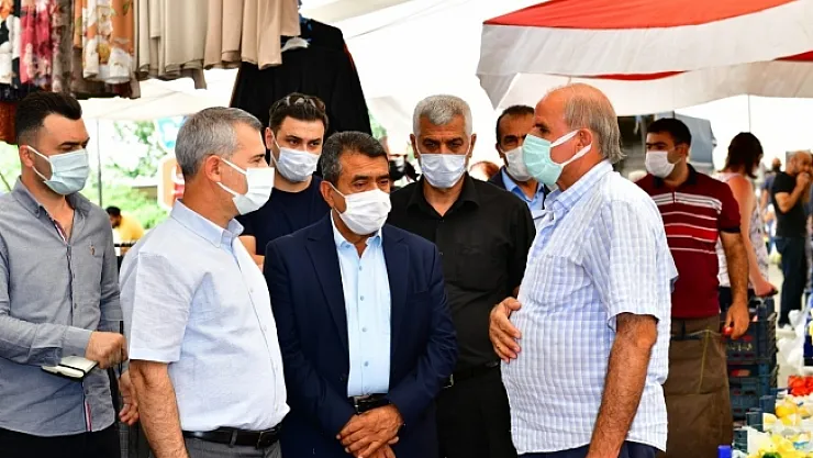 Başkan Çınar, alışveriş yapan vatandaşlarla dertleşti