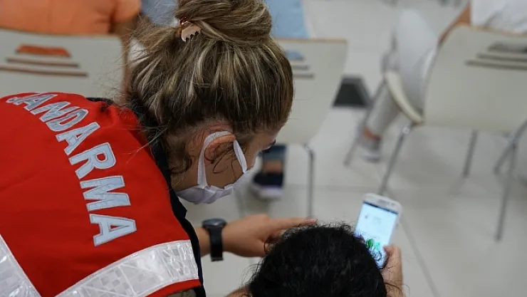 Fabrika çalışanı kadınlara KADES eğitimi