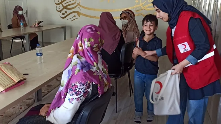 Kızılay gönüllülerinden, Kuran Kursu öğrencilerine dondurmalı teneffüs