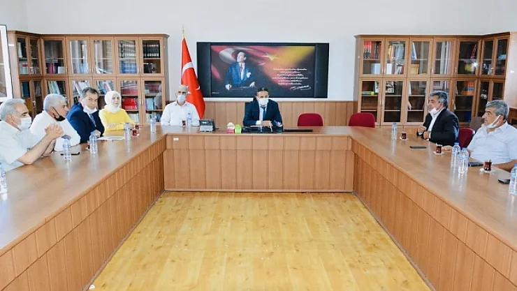 Muhtarlardan Milli Eğitim Müdürü Kanbay'a destek ziyareti