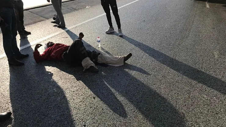 Tekeri fırlayan çapa motoruna tır çarptı: 1 yaralı