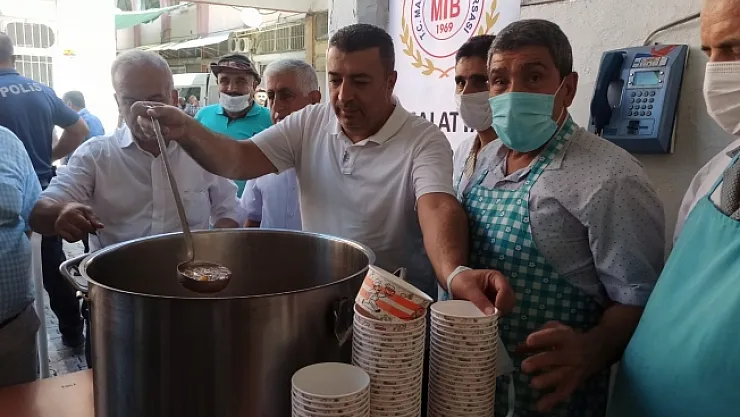 Ticaret Borsası'ndan aşure ikramı